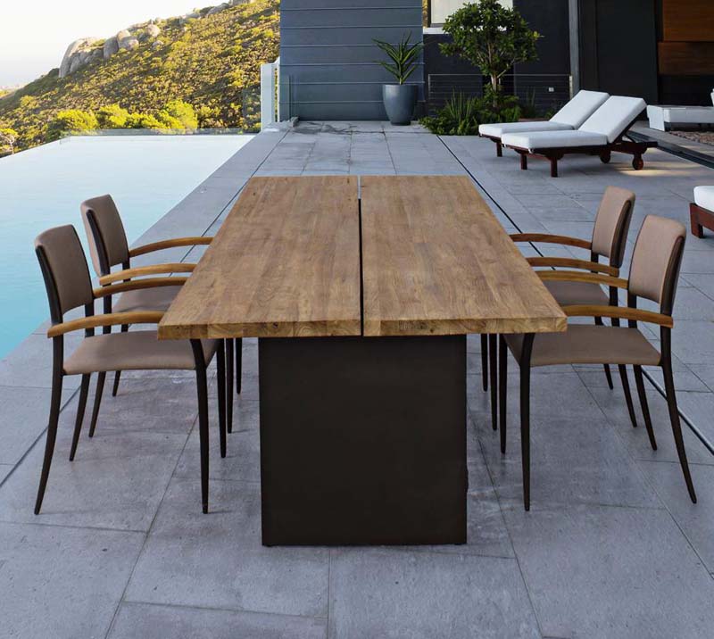 Tavolo da giardino in alluminio e teak